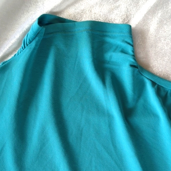 Sculpture Silk fitted, ruched mock neck top, blue. Size M - Picture 3 of 10